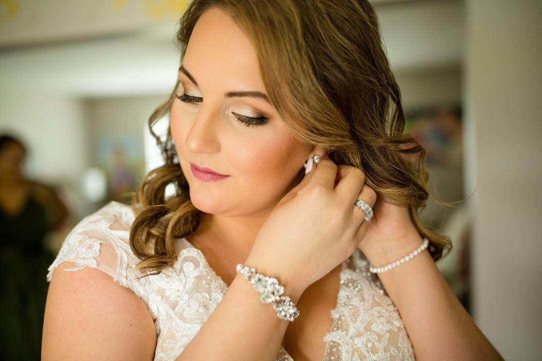 #adoretip | Accessorizing Your Wedding Gown. Desktop Image