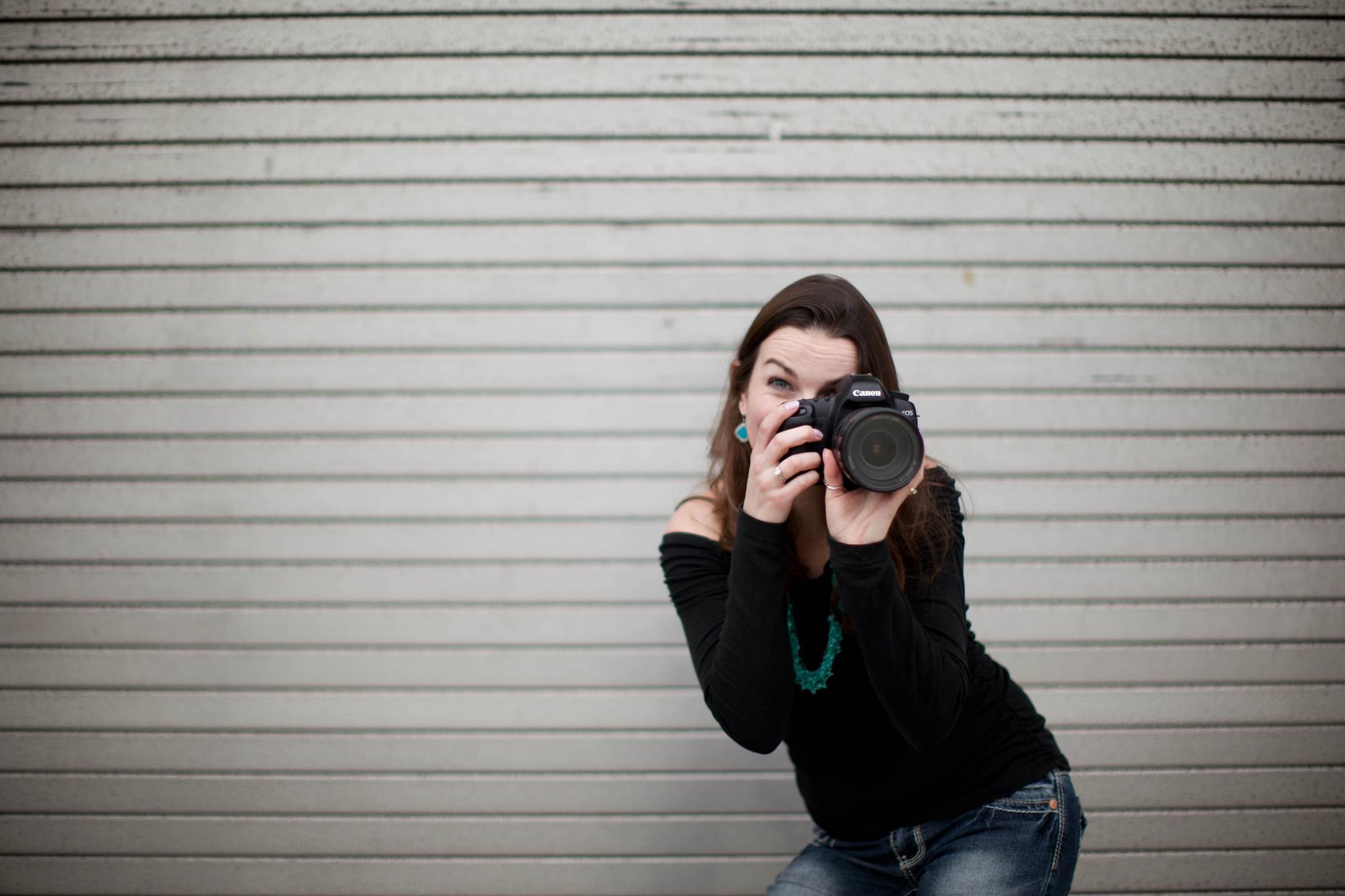 #adoretip | Finding the Right Photographer. Desktop Image