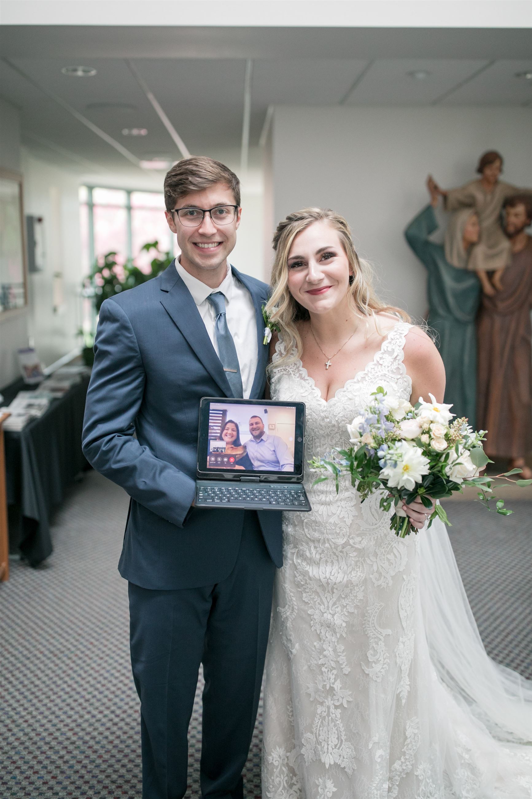 #adoretip | Live Streaming Your Wedding. Desktop Image