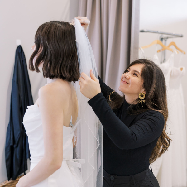 How to Style Your Wedding Dress: A Complete Guide to Veils, Jewelry &amp; Accessories. Mobile Image