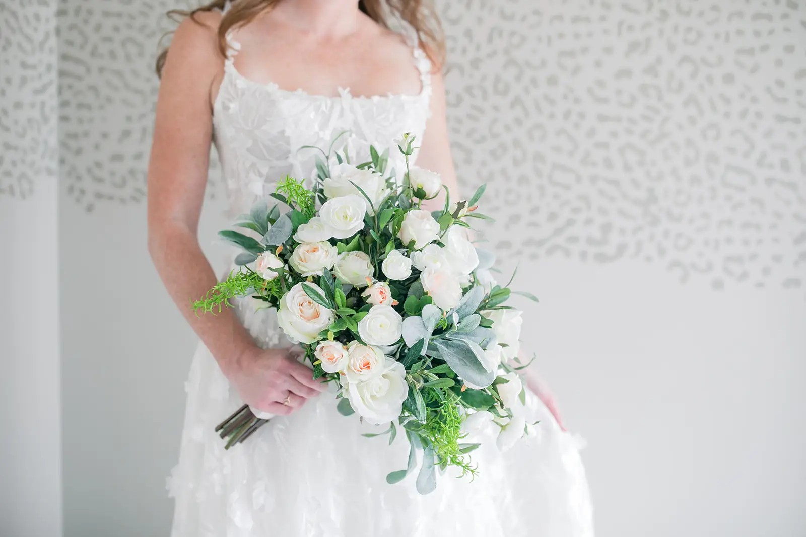 Blooming Beautiful: Sustainable Wedding Flowers. Mobile Image