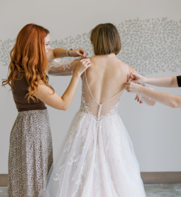 How to Get Your Wedding Dress to Fit Perfectly Image